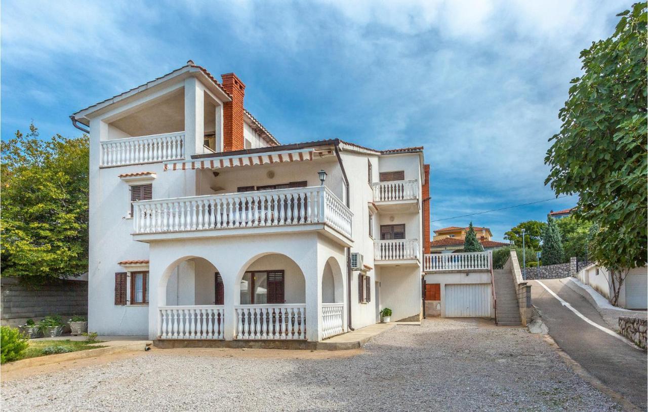 2 Bedroom Cozy Apartment In Omisalj Exterior photo