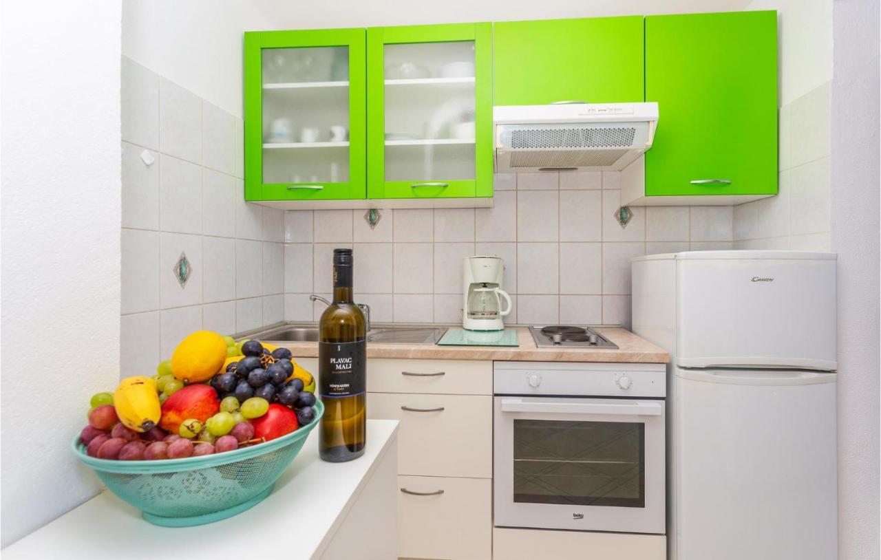 2 Bedroom Cozy Apartment In Omisalj Exterior photo