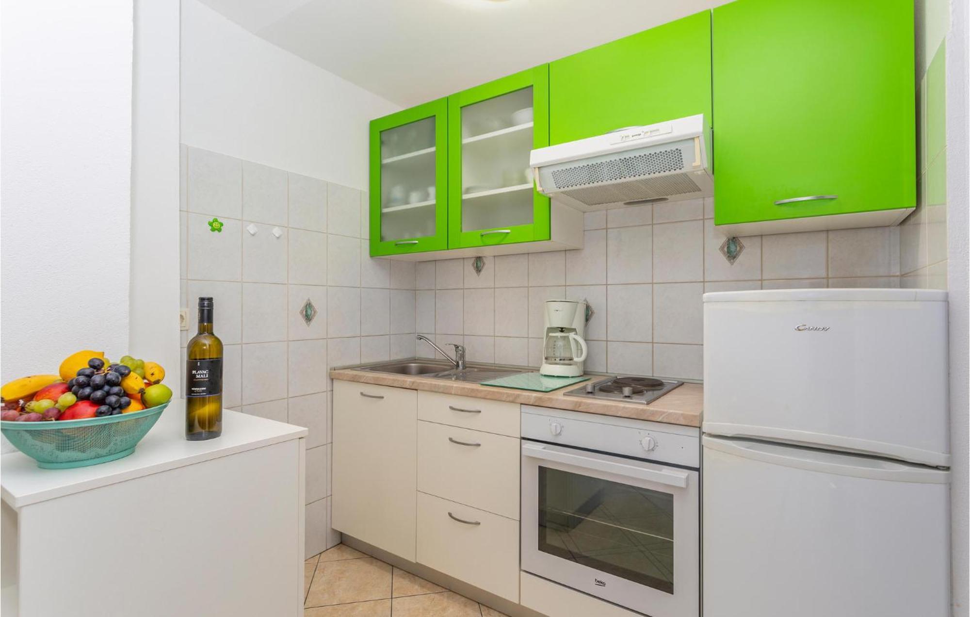 2 Bedroom Cozy Apartment In Omisalj Exterior photo